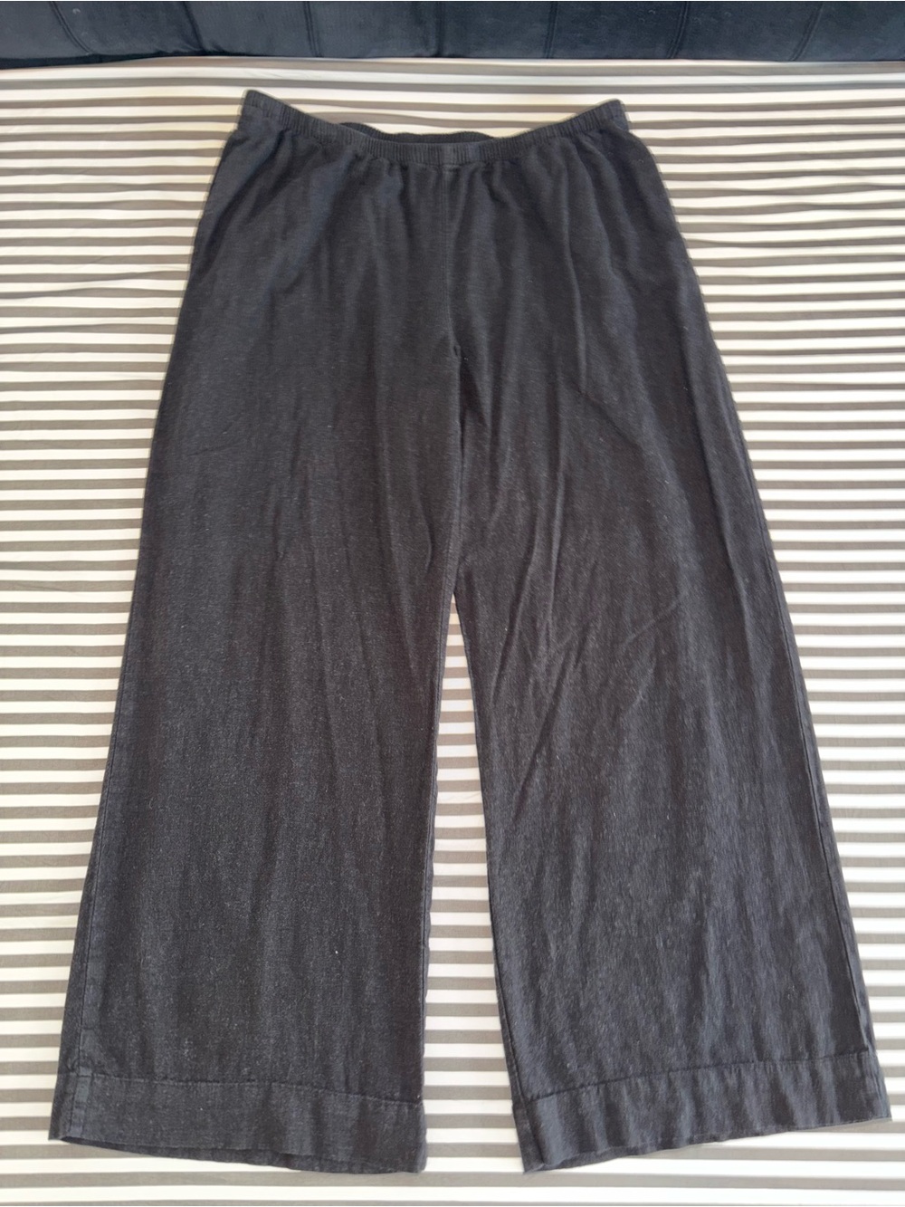 Black Linen Wide Leg Pants – Minimalist Resort Style - Picture 5 of 6